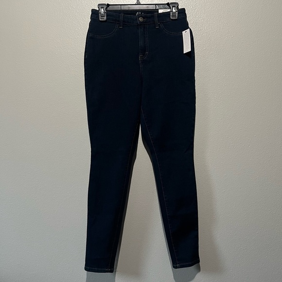 STYLE & CO-NWT High Rise Curvy Fit Jegging Dark Washed Jeans Size 4 - Picture 1 of 5